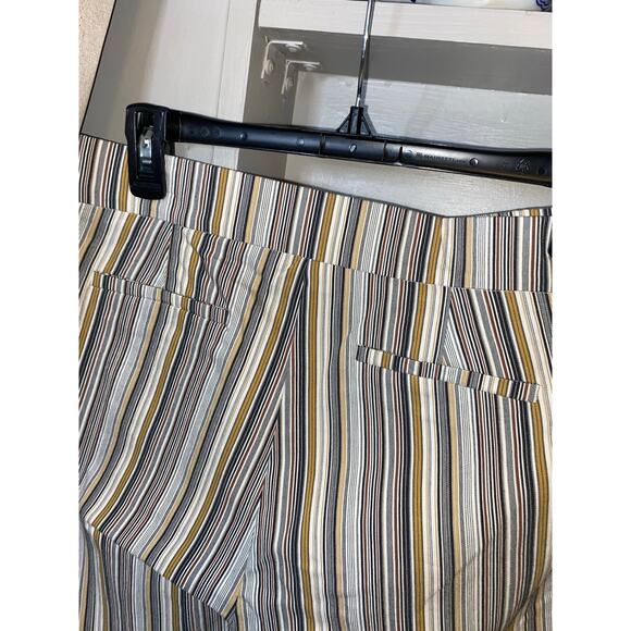 NWT Bermuda 89th + Madison $49 Striped Multi White Comfort Waist M Shorts - Picture 5 of 8